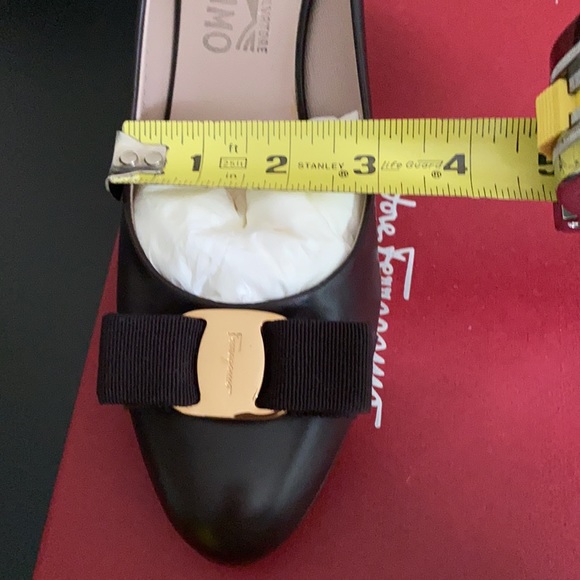 Salvatore Ferragamo Women's Pumps Sz 9 - Picture 11 of 12
